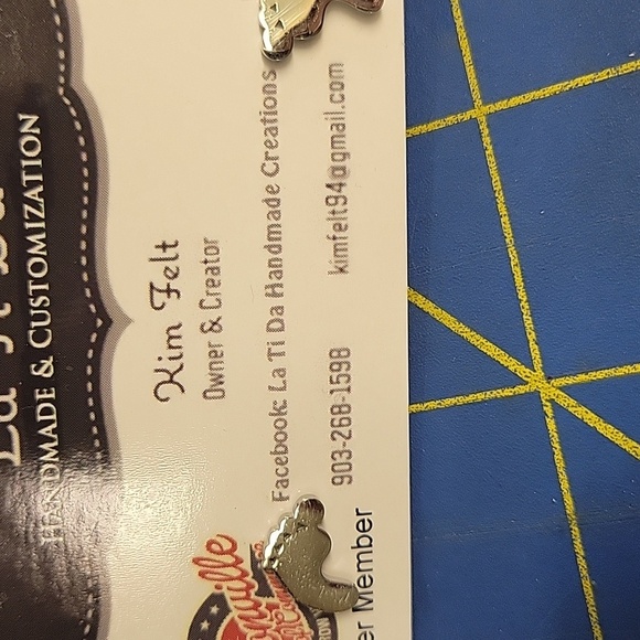 Lot of 6 Silver Tone Earrings - Picture 4 of 6